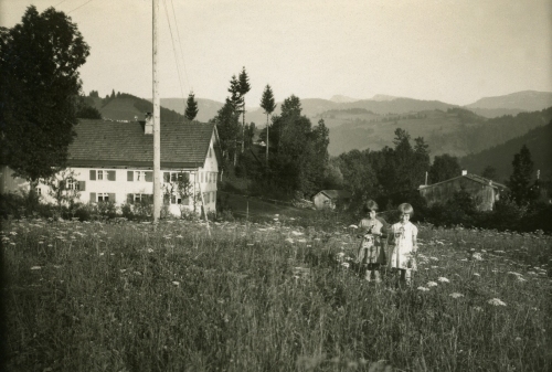 Oberstaufen 1927, Urlauberkinder am Bauernhof