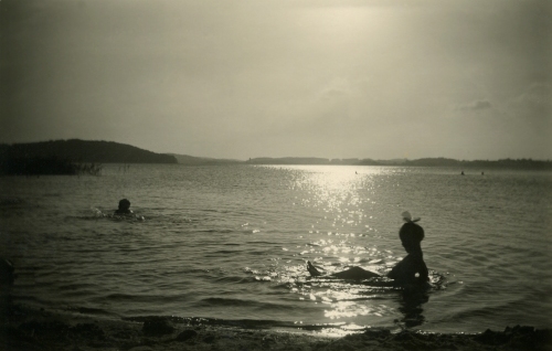 Mädchen im Kellersee, 1955
