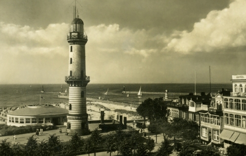 Rostock 1934, Leuchtturm in Warnemünde