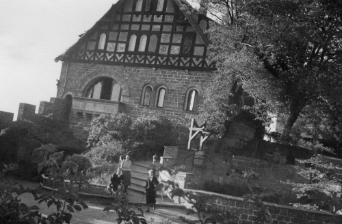 Eisenbach 1933, im Hof der Wartburg